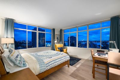 1001 - 130 E 2nd St, Condo with 2 bedrooms, 2 bathrooms and 2 parking in North Vancouver BC | Image 2