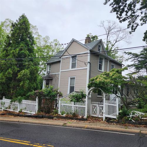 51 Park Pl, Sea Cliff, NY, 11579-1552 | Card Image