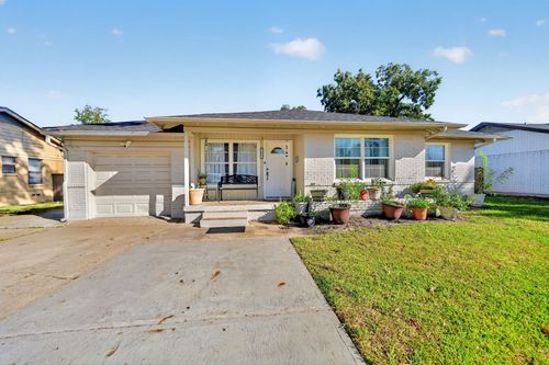 1813 Baxley Dr, Carrollton, TX, 75006-6056 | Card Image