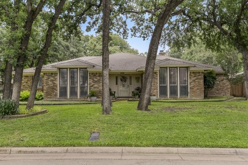 2010 Surrey Oaks Dr, Arlington, TX, 76006-5748 | Card Image