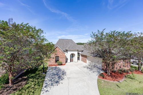 2305 Pointe South Dr, Zachary, LA, 70791-5451 | Card Image