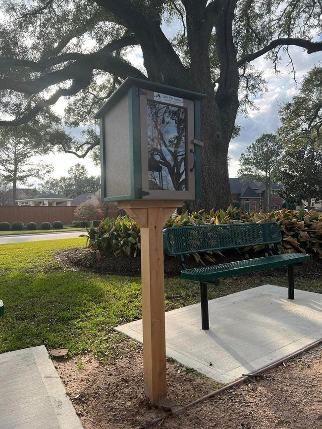 Little Library to share books | Image 37