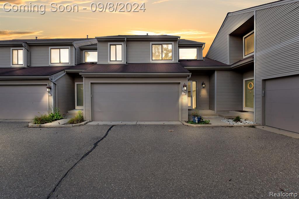 Glasgow Ct, Rochester Hills, MI 48307