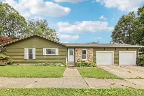 704 N Jackson St, Litchfield, IL, 62056-1523 | Card Image