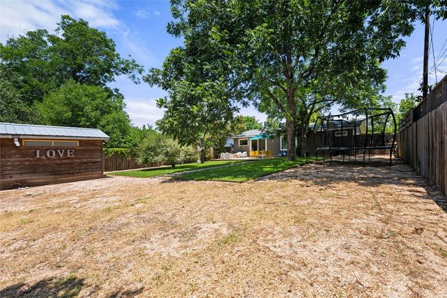 Huge yard! | Image 22