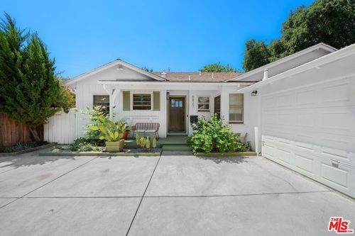 6827 Bianca Ave, Van Nuys, CA, 91406-5340 | Card Image