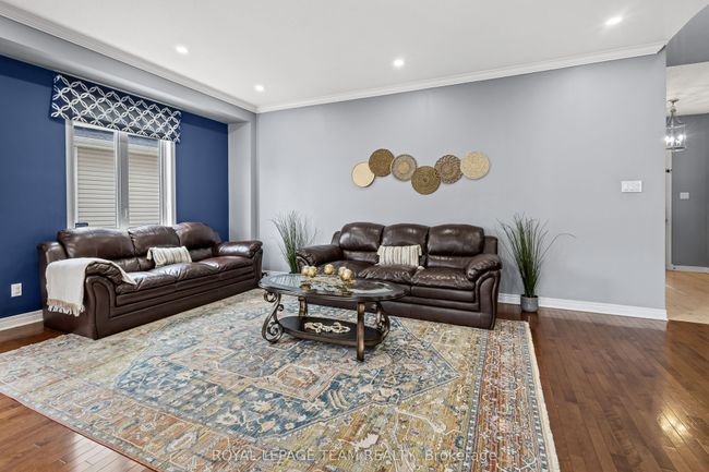 817 Feather Moss Way, House other with 4 bedrooms, 4 bathrooms and 4 parking in Gloucester ON | Image 11