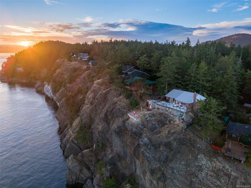 7918 Swanson View Dr, Pender Island, BC, V0N2M2 | Card Image