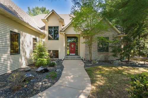 3521 Glen Way, Eau Claire, WI, 54701-7185 | Card Image