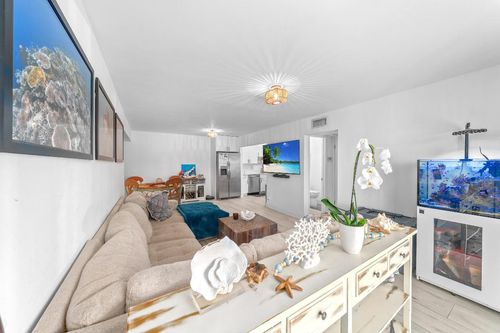 150 Cypress Club Dr, Pompano Beach, FL, 33060-4770 | Card Image