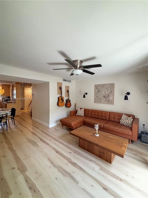apt-d12-805 W Oakland Park Blvd, Wilton Manors, FL, 33311-1774 | Card Image