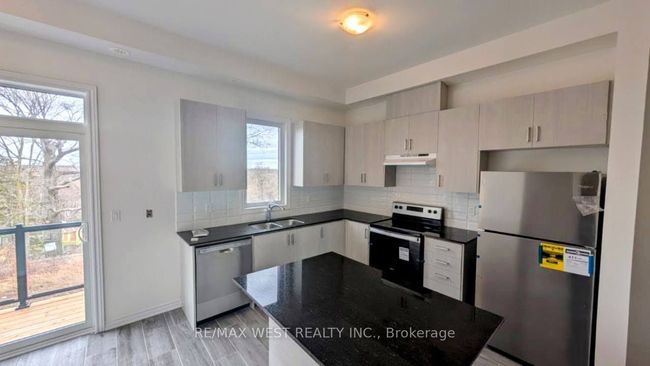 11 Paradox St, House attached with 3 bedrooms, 4 bathrooms and 1 parking in Woodbridge ON | Image 8