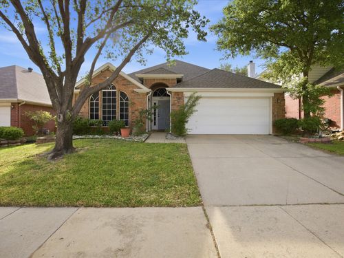 2101 Oak Manor Dr, Bedford, TX, 76021-6052 | Card Image