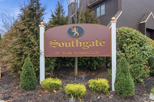 54 Southgate Cir, Massapequa Park, NY, 11762-3810 | Card Image