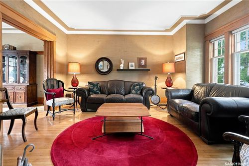 2274 Elphinstone St, Regina, SK, S4T3N8 | Card Image