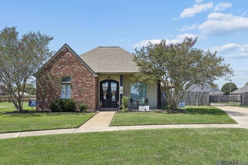 6719 Woodside Dr, Zachary, LA, 70791-2663 | Card Image