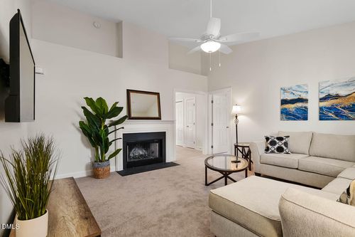 909 Danley Ln, Knightdale, NC, 27545-8632 | Card Image