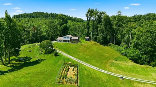 3216 Dry Creek Rd, Duffield, VA, 24244-8209 | Card Image