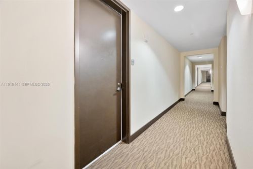 ph-4004s-79 Sw 12th St, Miami, FL, 33130-5214 | Card Image