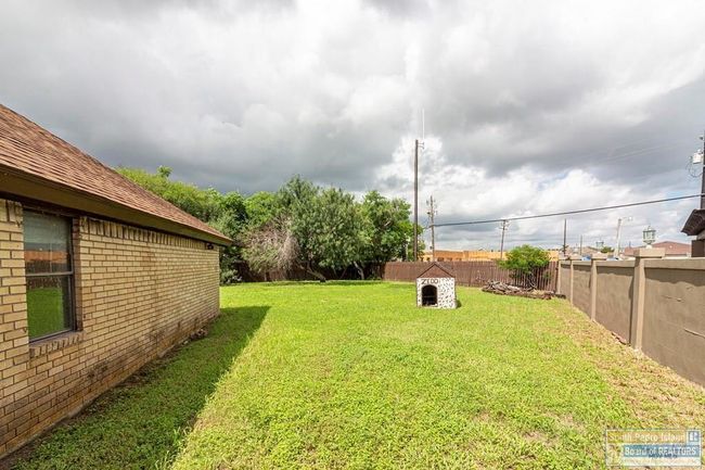 1084 Squaw Valley Dr, House other with 3 bedrooms, 2 bathrooms and null parking in Brownsville TX | Image 18