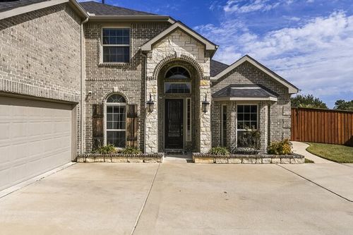 909 Heath Creek Dr, Desoto, TX, 75115-1223 | Card Image