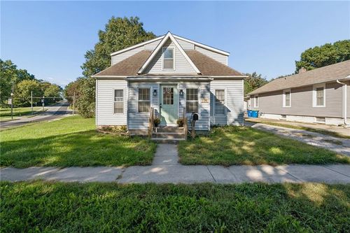 126 S Fairview Ave, Liberty, MO, 64068-2112 | Card Image