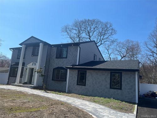 28 Mcculloch Dr, Dix Hills, NY, 11746-8328 | Card Image