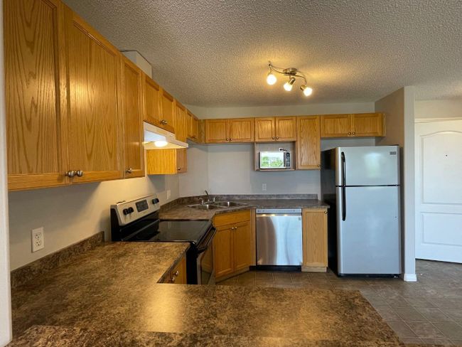 1317 - 330 Clareview Station Dr Nw, Condo with 1 bedrooms, 1 bathrooms and 2 parking in Edmonton AB | Image 3