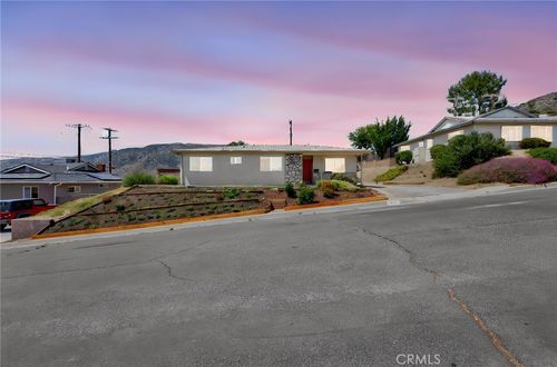 7217 Lonzo St, Tujunga, CA, 91042-1421 | Card Image