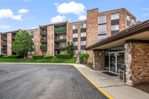 126-1103 S Hunt Club Dr, Mount Prospect, IL, 60056-4263 | Card Image