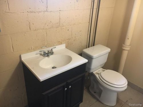 12851 Rosemary Blvd, Oak Park, MI, 48237-2130 | Card Image