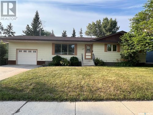 1130 Corning Ave, Esterhazy, SK, S0A0X0 | Card Image
