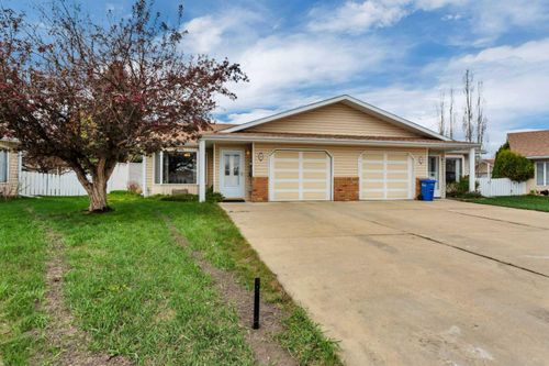 26 Dale Close, Red Deer, AB, T4R2L5 | Card Image