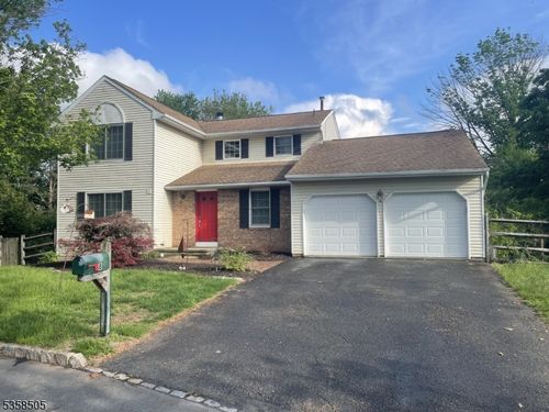 8 Mohegan Trl, Branchburg, NJ, 08876-5457 | Card Image