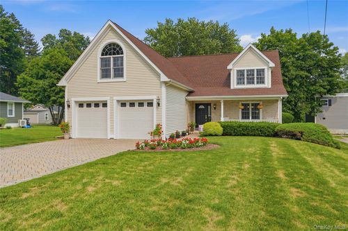 302 Lakeside Road, Newburgh-Town, NY, 12550 | Card Image
