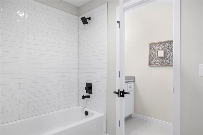 Jack and Jill bathroom | Image 34