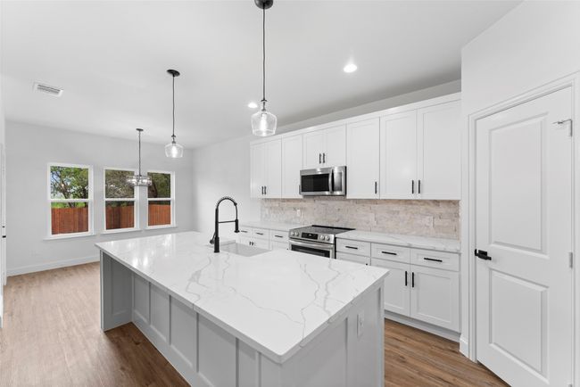 4609 Eagle Nest Ct, House other with 4 bedrooms, 3 bathrooms and null parking in Granbury TX | Image 9