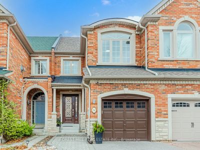 52 Kingsbridge Cir, House attached with 3 bedrooms, 4 bathrooms and 3 parking in Thornhill ON | Image 1