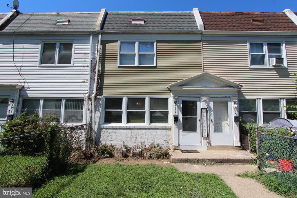Residential Lease in LEVITTOWN