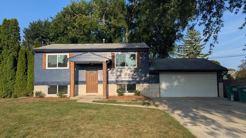 39721 Camp St, Harrison Township, MI, 48045-1719 | Card Image