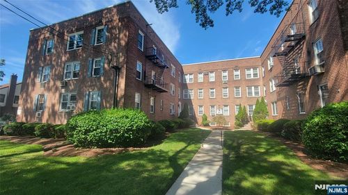 126 Hackett, Rutherford, NJ, 07070 | Card Image