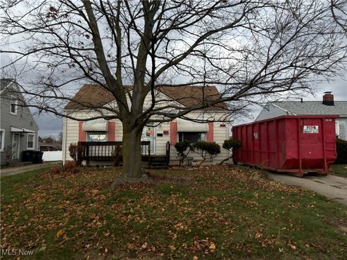 2127 Quayle Dr, Akron, OH, 44312-2332 | Card Image