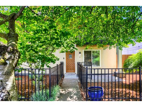 5-4830 Se Stark St, Portland, OR, 97215-1762 | Card Image