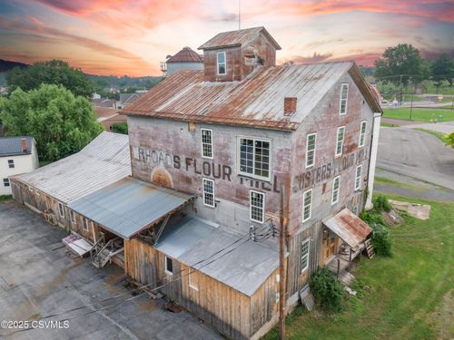 221 Lower Market St, Milton, PA, 17847-1507 | Card Image