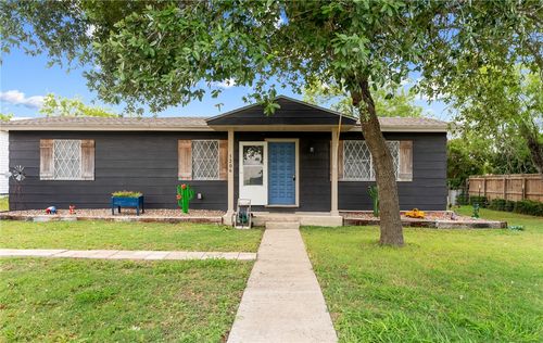 1204 Fannin St, George West, TX, 78022 | Card Image