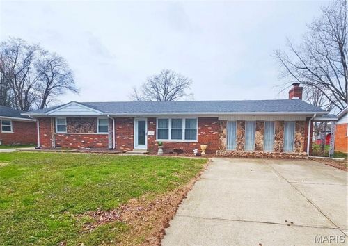 125 Marilyn Ave, Swansea, IL, 62226-4250 | Card Image