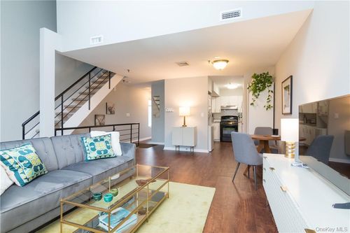 4-100 Chatterton Ave, White Plains, NY, 10606-1332 | Card Image