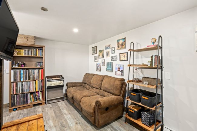 living room/Seating area | Image 49