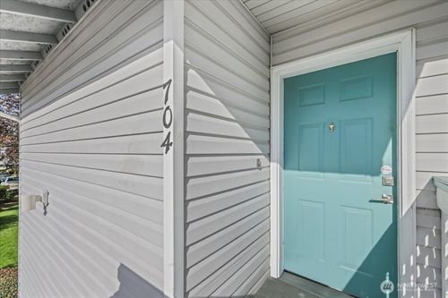 apt-704-1101 37th St Se, Auburn, WA, 98002-0808 | Card Image