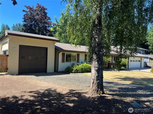 15667 Se 24th St, Bellevue, WA, 98008-5401 | Card Image